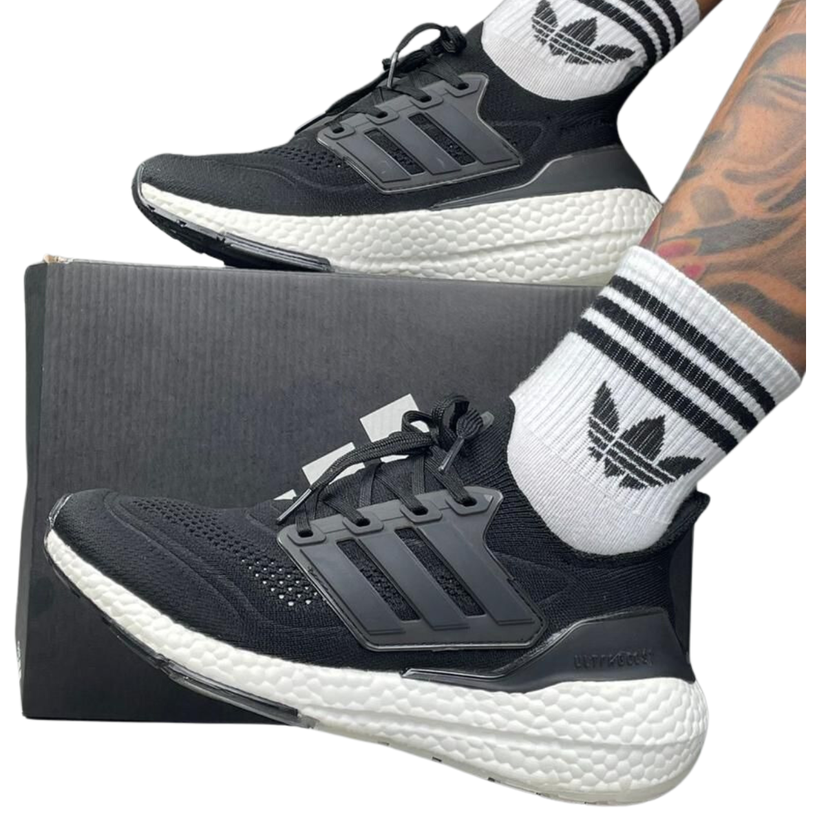 ADIDAS ULTRA BOOST HOMBRE: Comodidad y Rendimiento en Cada Paso Las ADIDAS ULTRA BOOST HOMBRE son las zapatillas ideales para los hombres que buscan un calzado que combine estilo, comodidad y rendimiento. Ya seas un corredor experimentado o alguien que simplemente quiere un calzado cómodo para el día a día, estas zapatillas son perfectas para ti. En Onlineshoppingcenterg , te ofrecemos las mejores opciones de Adidas Ultra Boost Hombre para que puedas elegir el modelo que mejor se ajuste a tus necesidades.  ¿Por qué elegir las Adidas Ultra Boost Hombre? Las Adidas Ultra Boost Hombre son conocidas por su tecnología de amortiguación Boost, que ofrece una comodidad inigualable y un retorno de energía con cada paso. Además, su diseño moderno y adaptable las convierte en una excelente opción tanto para el rendimiento deportivo como para el uso casual.  Características Clave de las Adidas Ultra Boost Hombre Tecnología Boost : Estas zapatillas cuentan con la innovadora tecnología Boost , que ofrece una amortiguación superior y devuelve la energía en cada paso, brindando una experiencia de carrera suave y eficiente. Ya sea que elijas las Adidas Ultra Boost Light Hombre o las Adidas Ultra Boost 22 Hombre , notarás la diferencia en cada zancada.  Comodidad y ajuste : Las Adidas Ultra Boost Hombre se ajustan perfectamente al pie gracias a su material Primeknit, que proporciona una sujeción firme pero flexible. Esto te garantiza máxima comodidad, ya sea para correr o para llevarlas todo el día.  Diseño estilizado : Disponibles en varios colores, desde los clásicos Adidas Ultra Boost Hombre blancos hasta los elegantes Adidas Ultra Boost Hombre negros , estas zapatillas se adaptan a cualquier estilo. Si buscas algo más ligero, las Adidas Ultra Boost Light Hombre son una excelente opción.  ¿Qué modelo de Adidas Ultra Boost Hombre elegir? Hay varias versiones de las Adidas Ultra Boost Hombre , cada una diseñada para satisfacer diferentes necesidades. A continuación, te mostramos algunos de los modelos más populares y sus características.